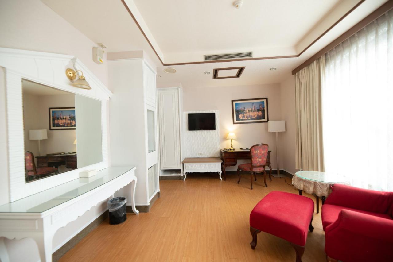 Wenpin Hotel - Pier 2 Kaohsiung Exteriör bild